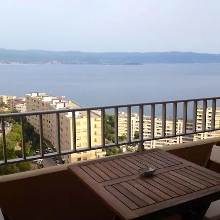 公寓 A A 500 M De La Avec Vue Sur La Terrasse Et Wifi 阿雅克肖